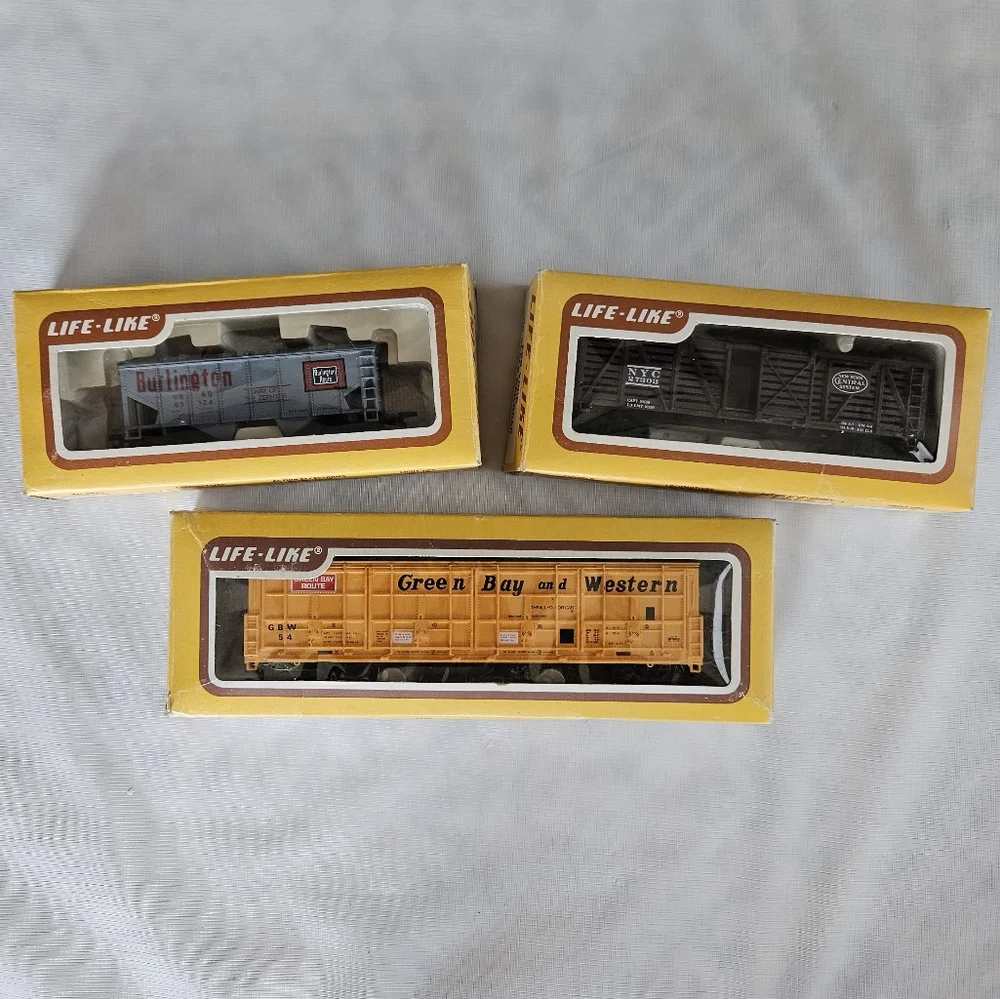 Lot of 3 Life Like Ho Scale Thrall Door #8990, #8513 Burlington #8461 Cattle Car